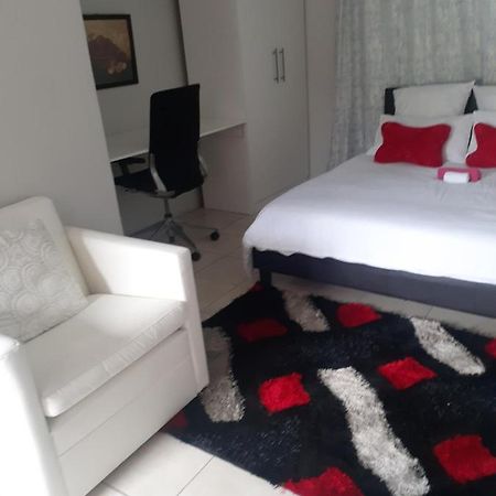 Ruros Guest House Kempton Park Luaran gambar