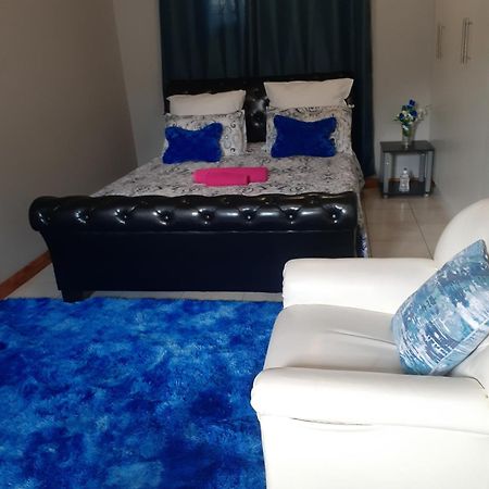 Ruros Guest House Kempton Park Luaran gambar