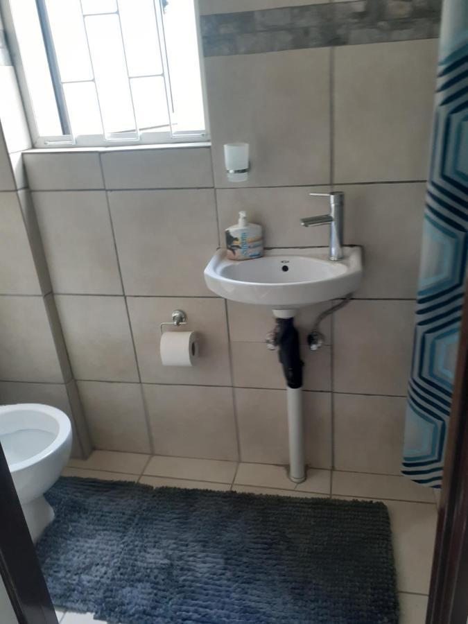 Ruros Guest House Kempton Park Luaran gambar
