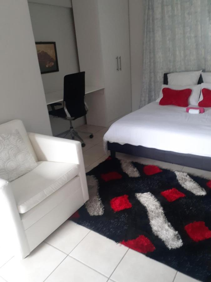 Ruros Guest House Kempton Park Luaran gambar